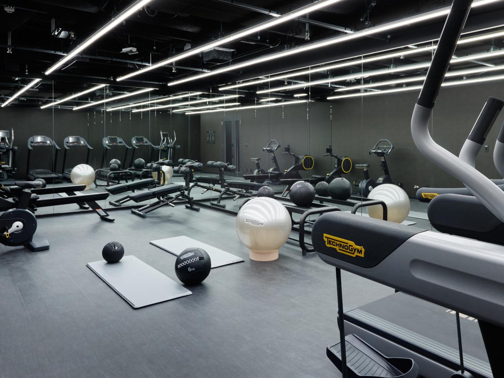 Mitsui Garden Hotel Roppongi Tokyo Premier Esterno foto The gym at The Standard East Village